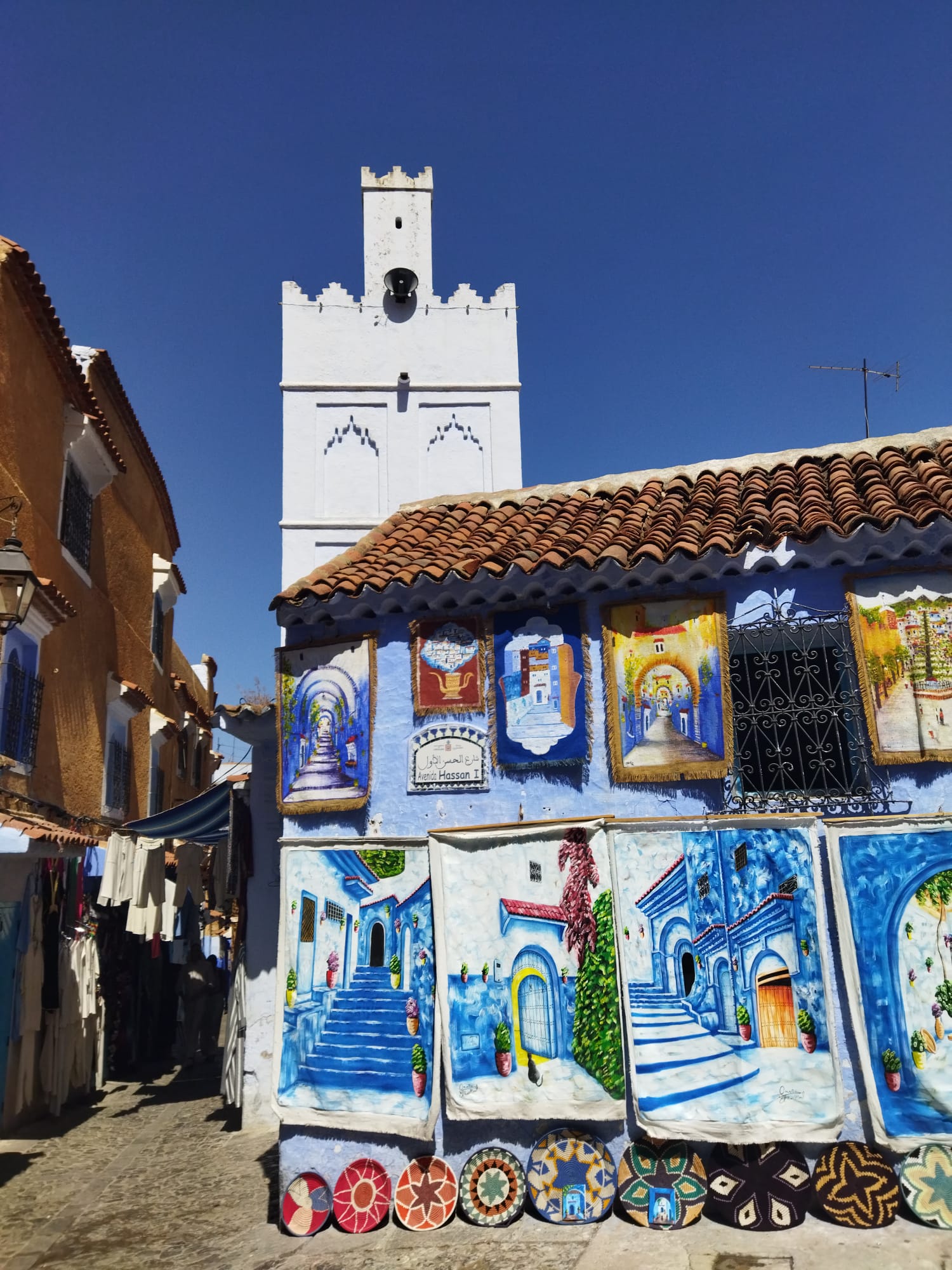 Minarete con telares en Chefchauen